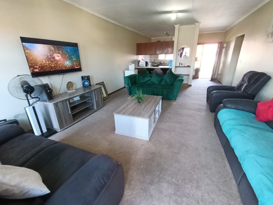 2 Bedroom Property for Sale in Langenhovenpark Free State